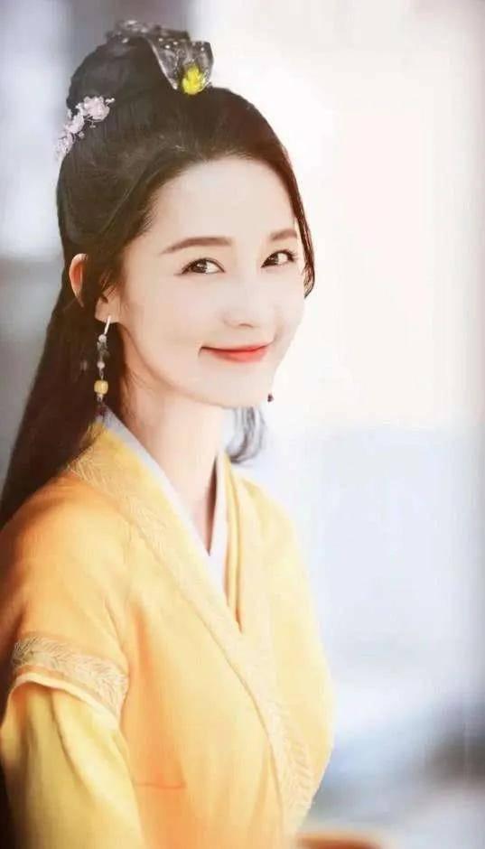 娱乐吃瓜君李沁是谁,娱乐圈的清新“吃瓜”女神  第3张