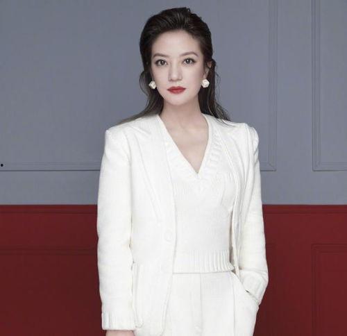 明星娱乐圈吃瓜杨颖是谁,娱乐圈的焦点人物，揭秘她的明星之路  第2张